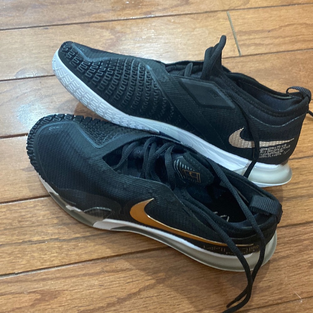 Likenew. Nike react vapor nxt black and rose gold. Size 8 tennis court shoes